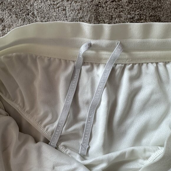 Nike Swift Dri-FIT Mid Rise 2.5" Shorts Women's HQ0638-133 Size XL NWT - Picture 7 of 10